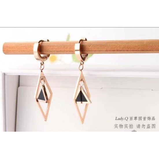 Women's earrings