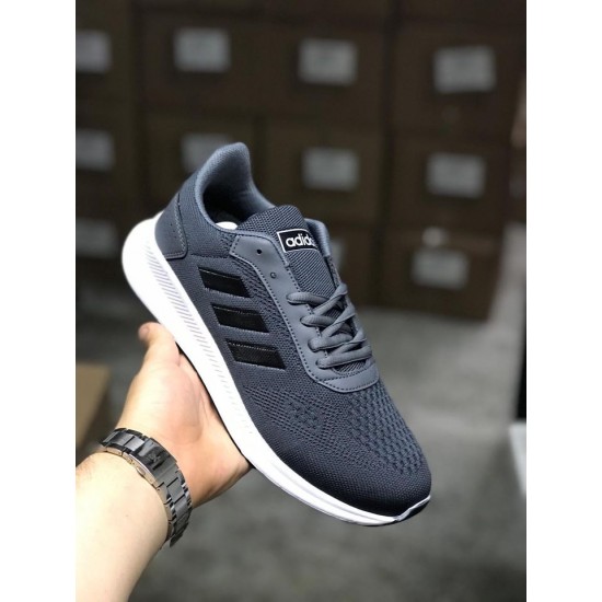 Men's sports shoes