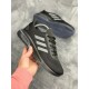 Men's sports shoes