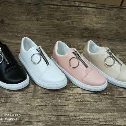 Women's sports shoes