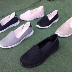 Women's sports shoes